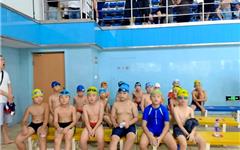 儿童友好丨龙港市举行首届青少年（儿童）游泳比赛