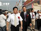 领导和嘉宾参观印刷和礼品展馆