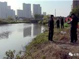 龙港一男子途经下涝村时不慎坠河 安徽小伙跳河勇救落水者