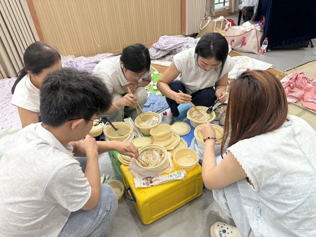 龙港市缘之桥过桥米线财富店全力投入爱心供餐工作 龙港市缘之桥过桥米线财富店全力投入爱心供餐工作