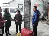 冒寒慰问困难户 雪中送炭暖人心