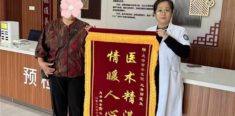 七旬东北老人独自就医 医院暖心陪护获...