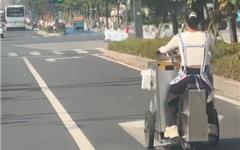 美女驾“车”一路“拉风”回头率100%