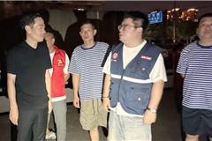 龙港市海上蛟龙救援队连夜转移30余名老人