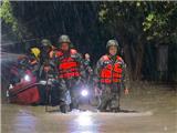 雨夜逆行护平安！龙港民兵连夜紧急转移100余名受困群众
