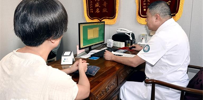 妙手仁心除胃疾 浙江中医显奇效——郑...
