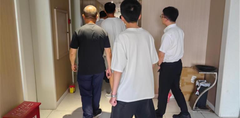 龙港这里出租房防火门专项整改行动